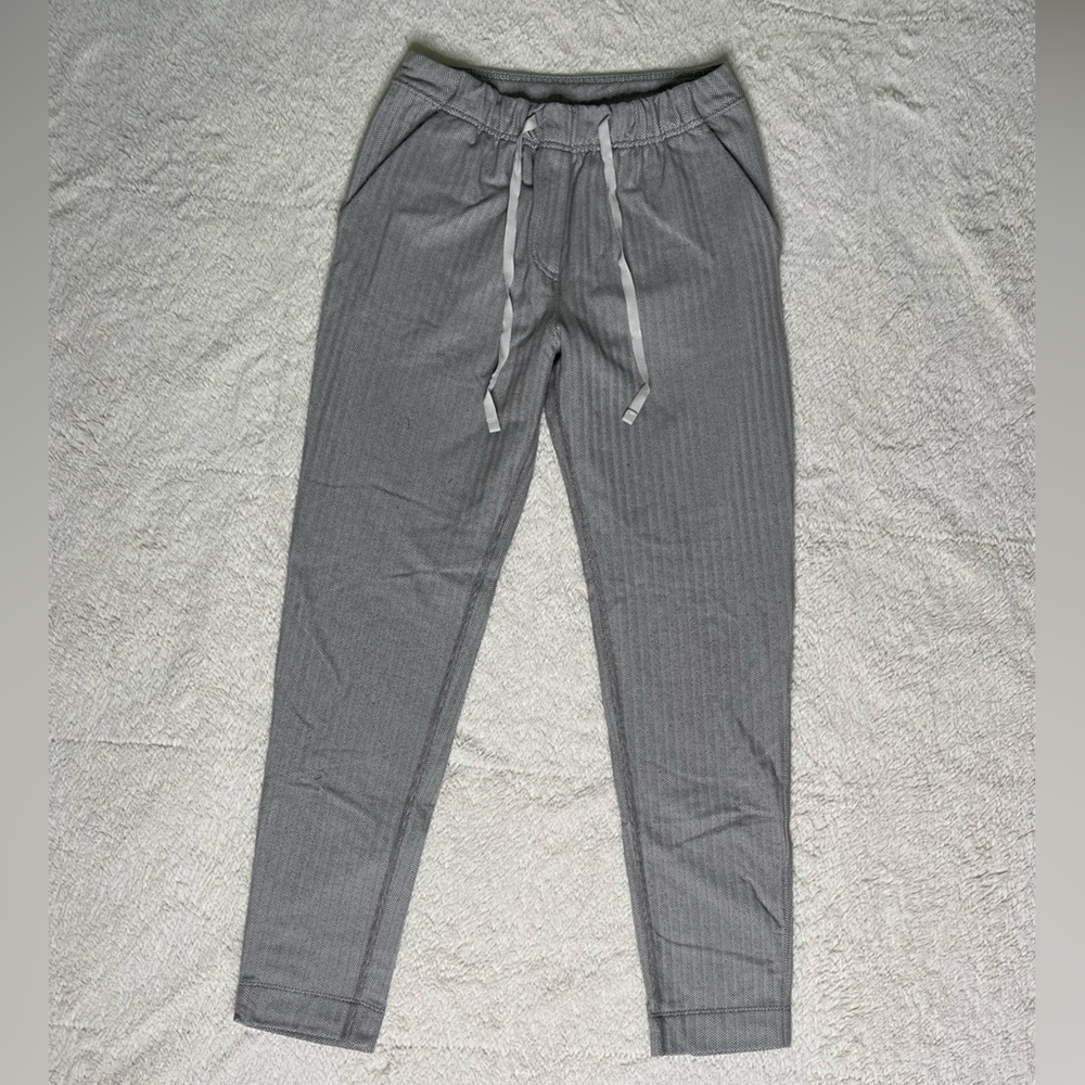 Lululemon Size 2 Grey Joggers/Sweats